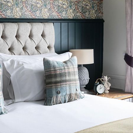 The Fleece At Cirencester Ngoại thất bức ảnh A bedroom at The Old Bank Hotel