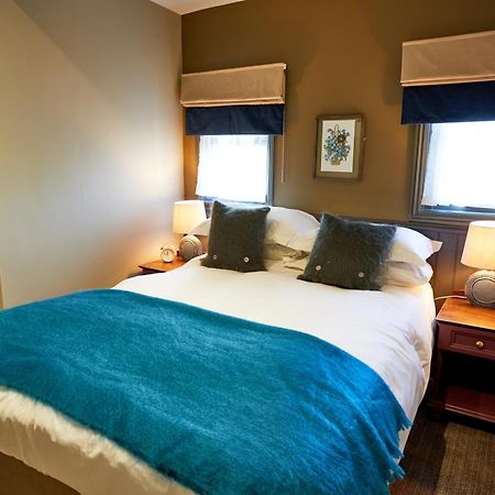 The Fleece At Cirencester Ngoại thất bức ảnh A bedroom at the hotel
