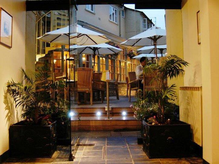 The Fleece At Cirencester Nhà hàng bức ảnh The entrance to the restaurant