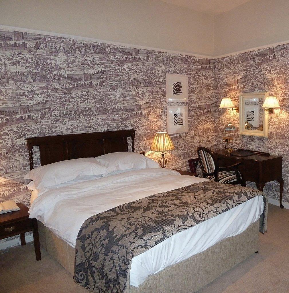 The Fleece At Cirencester Phòng bức ảnh A bedroom at the hotel