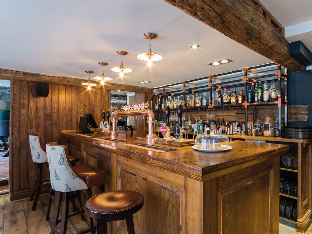 The Fleece At Cirencester Ngoại thất bức ảnh The bar at The Old Post Office