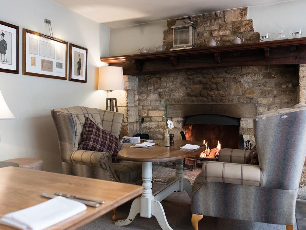 The Fleece At Cirencester Ngoại thất bức ảnh The interior of the pub