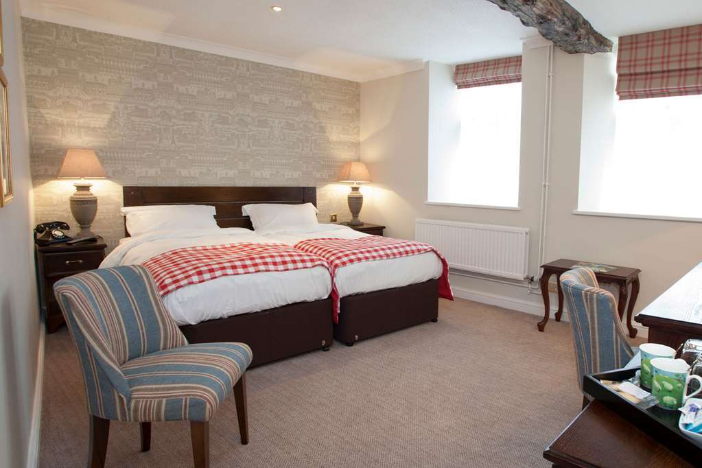 The Fleece At Cirencester Phòng bức ảnh A room at the hotel