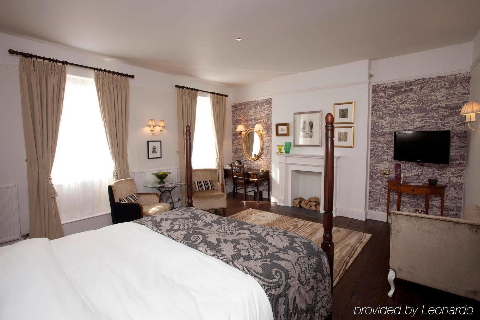 The Fleece At Cirencester Phòng bức ảnh A room at the hotel
