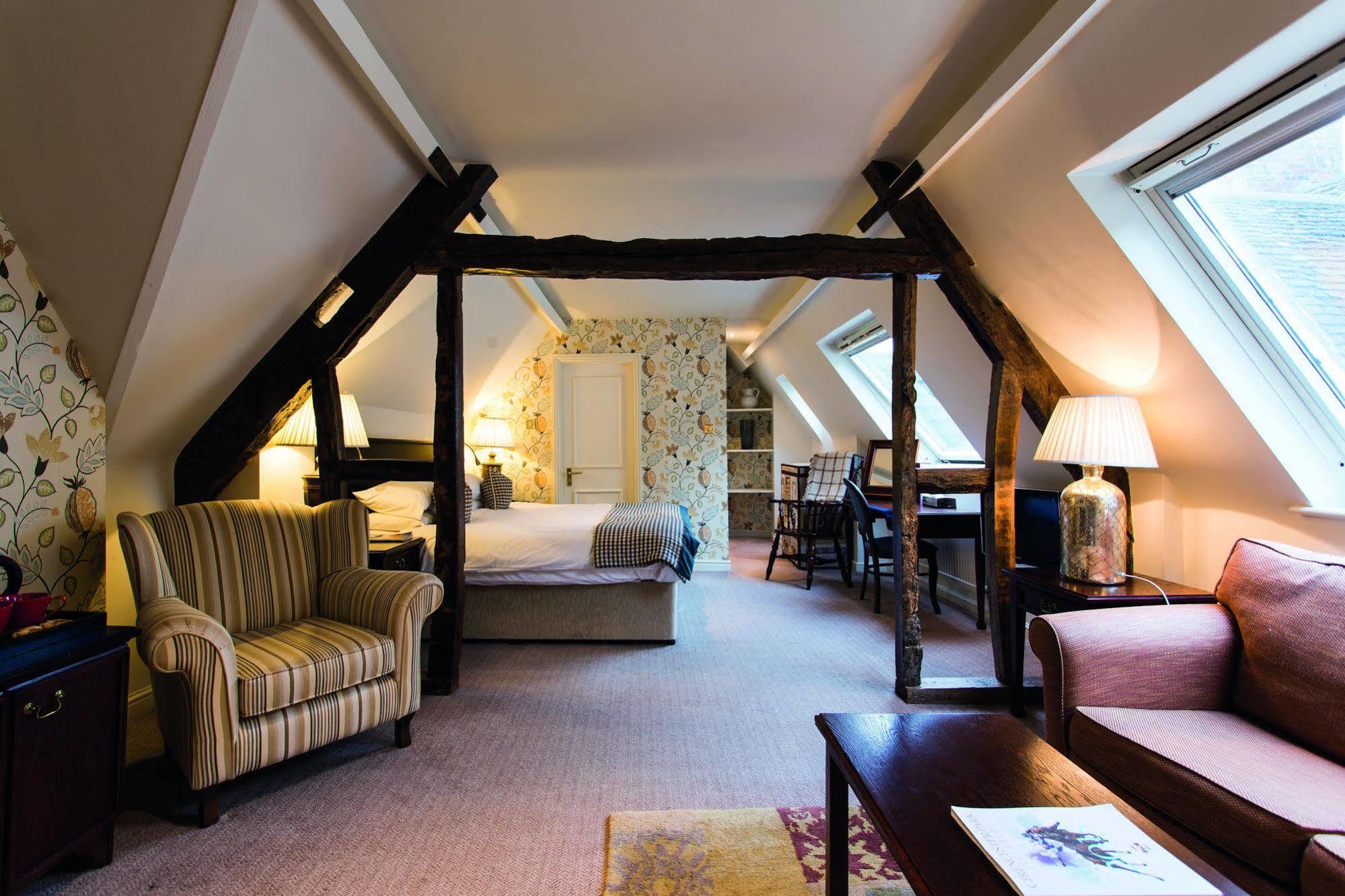 The Fleece At Cirencester Ngoại thất bức ảnh A suite at the hotel