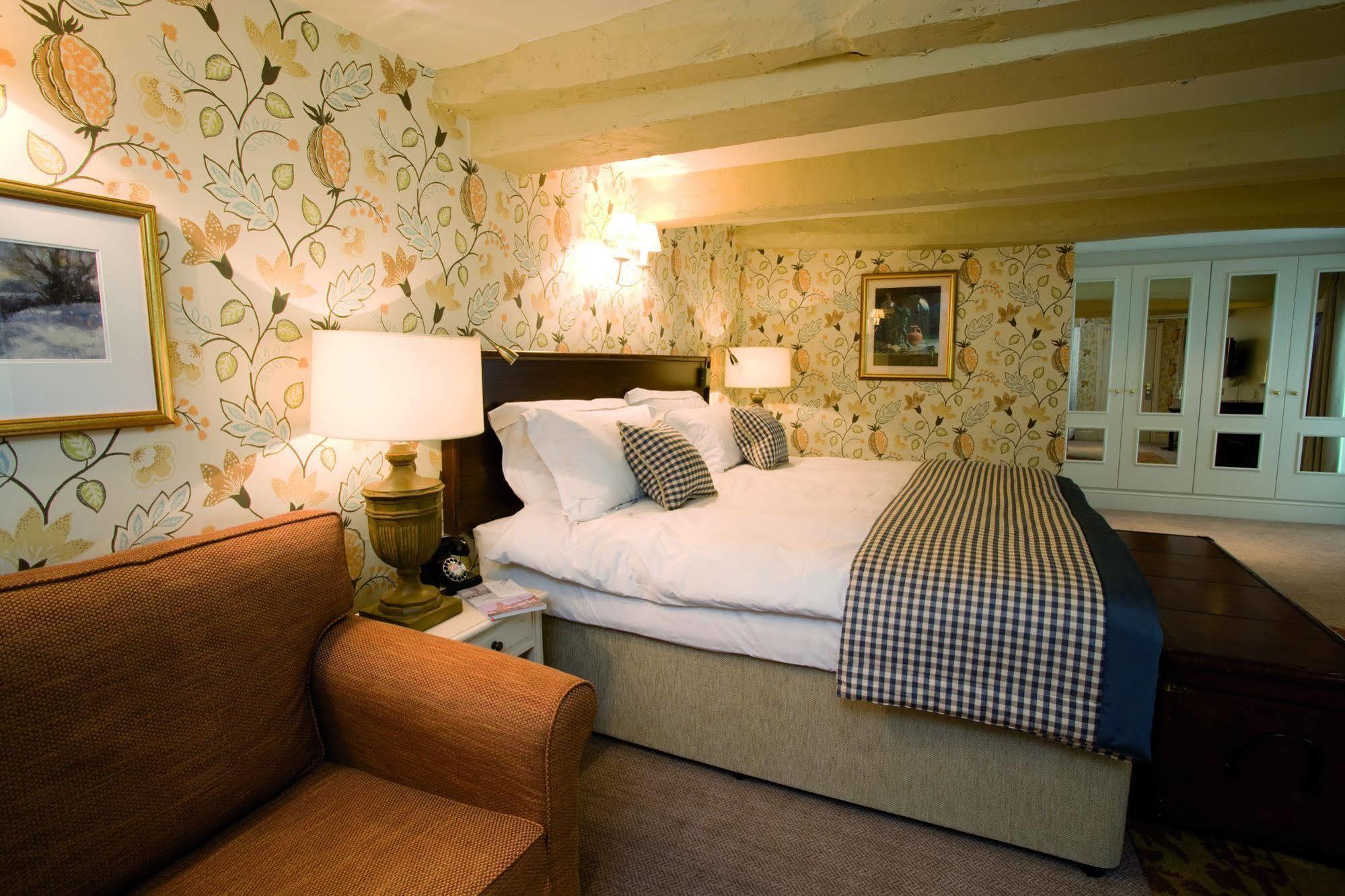 The Fleece At Cirencester Ngoại thất bức ảnh A bedroom at the hotel