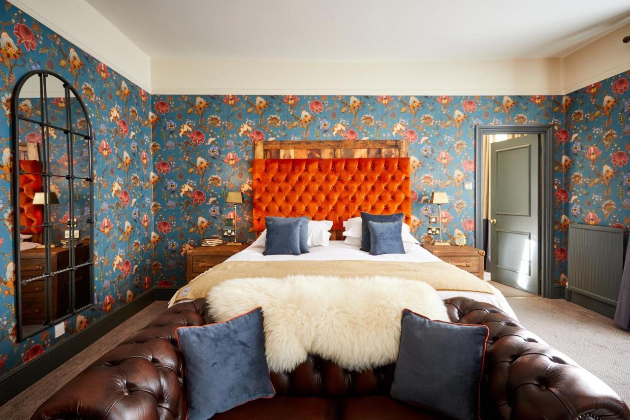 The Fleece At Cirencester Ngoại thất bức ảnh The bedroom at The Mitre